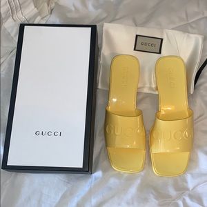 Yellow Sandals Never Worn Size 9🌼💛